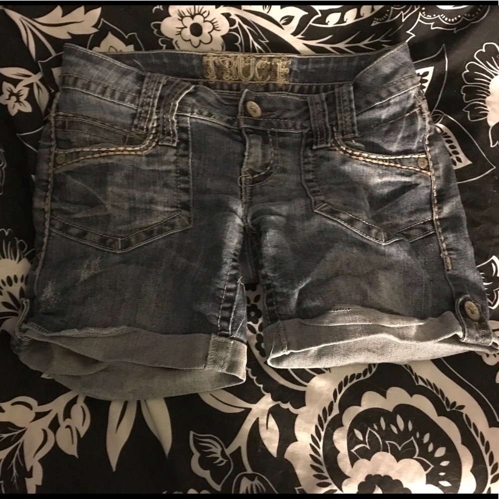 Boyfriend-style blue jean shorts